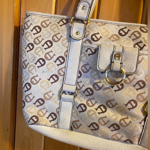 Etienne Aigner Beige Women’s Purse with Pattern (READ DESCRIPTION) - Picture 8 of 10